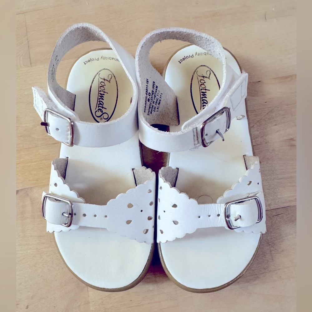 Footmates Ariel sandals GUC white 8